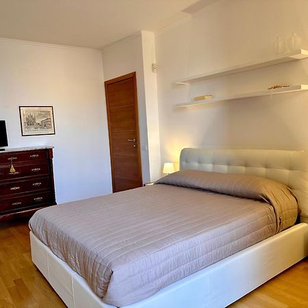 Sisters' Home - Appartamento Nel Centro Storico Con Terrazzo, Aria Condizionata E Vasca Da Bagno Сієна Екстер'єр фото