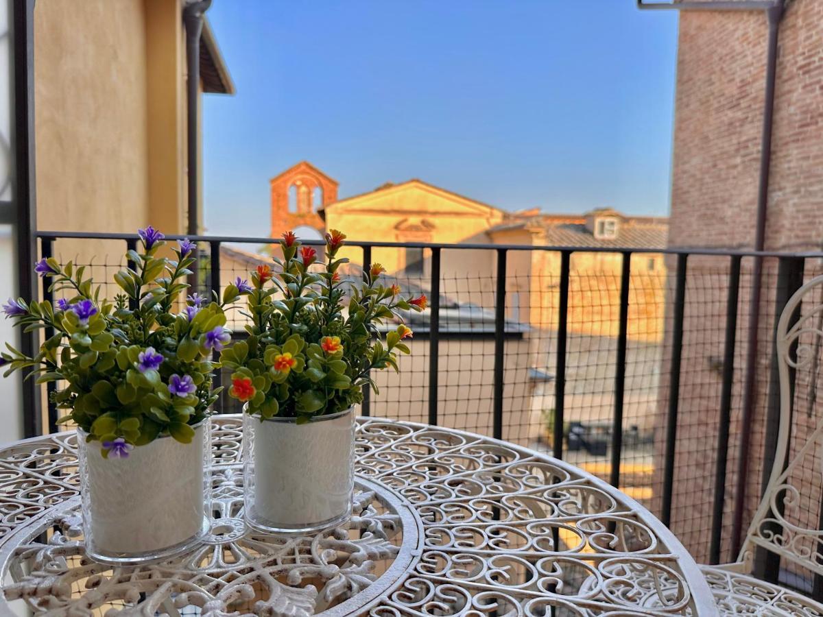 Sisters' Home - Appartamento Nel Centro Storico Con Terrazzo, Aria Condizionata E Vasca Da Bagno Сієна Екстер'єр фото